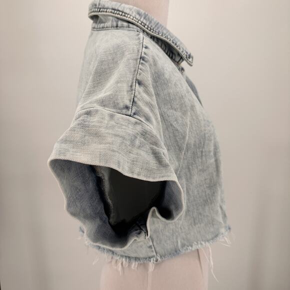 Blank NYC Bleach Washed Button Up Crop Shirt Size Small - Picture 5 of 7